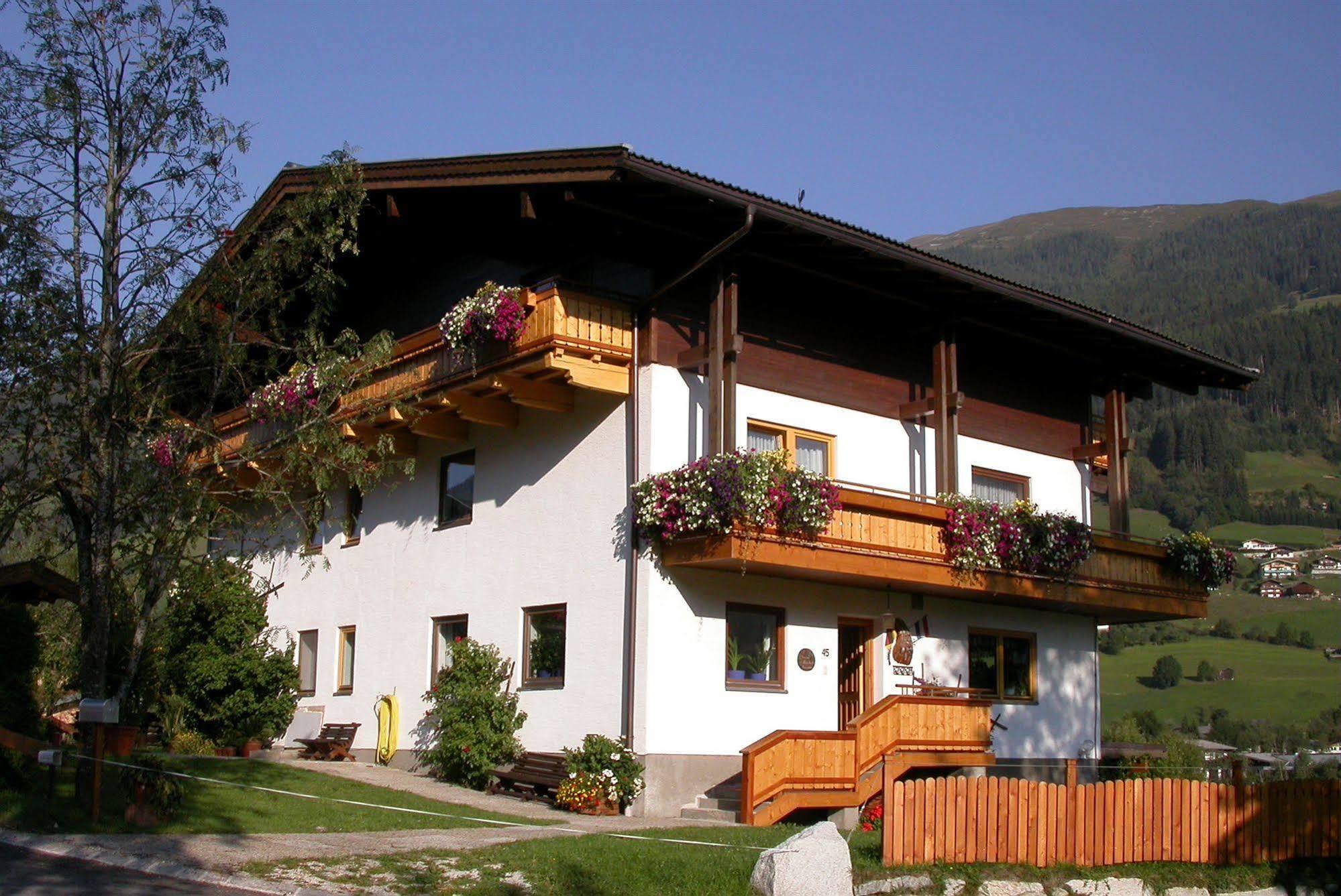 Pension Kristall Bramberg am Wildkogel Exterior foto